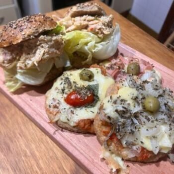 2 sándwiches pollo con pan integral+ 3 pizzetas integrales